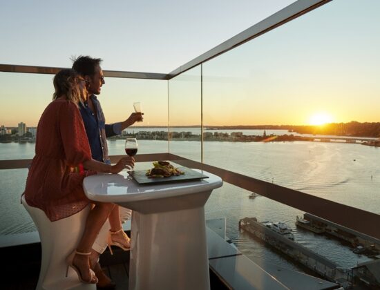 18 Knots Rooftop Bar