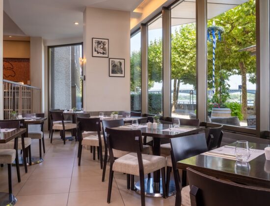 VINEUS Restaurant & Wine Bar